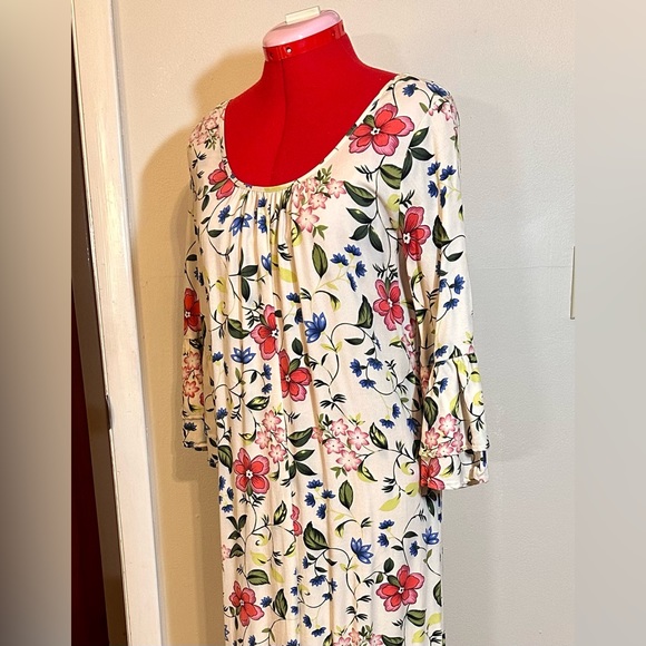 Gently Used Christy Dawn Rowe Dress, Cream Floral, Size Small - Picture 14 of 16